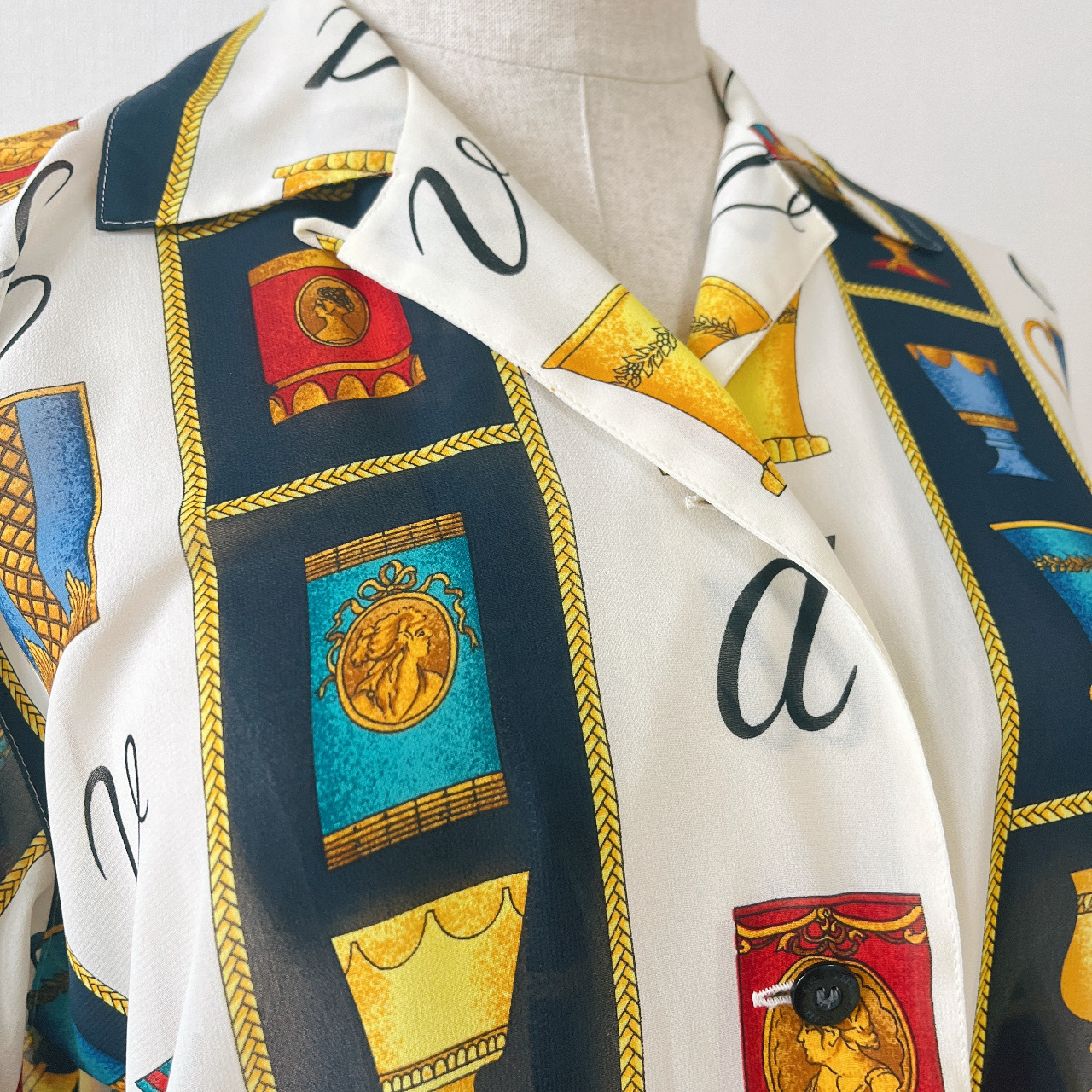 薄身雪紡質古式花瓶圖案上衣