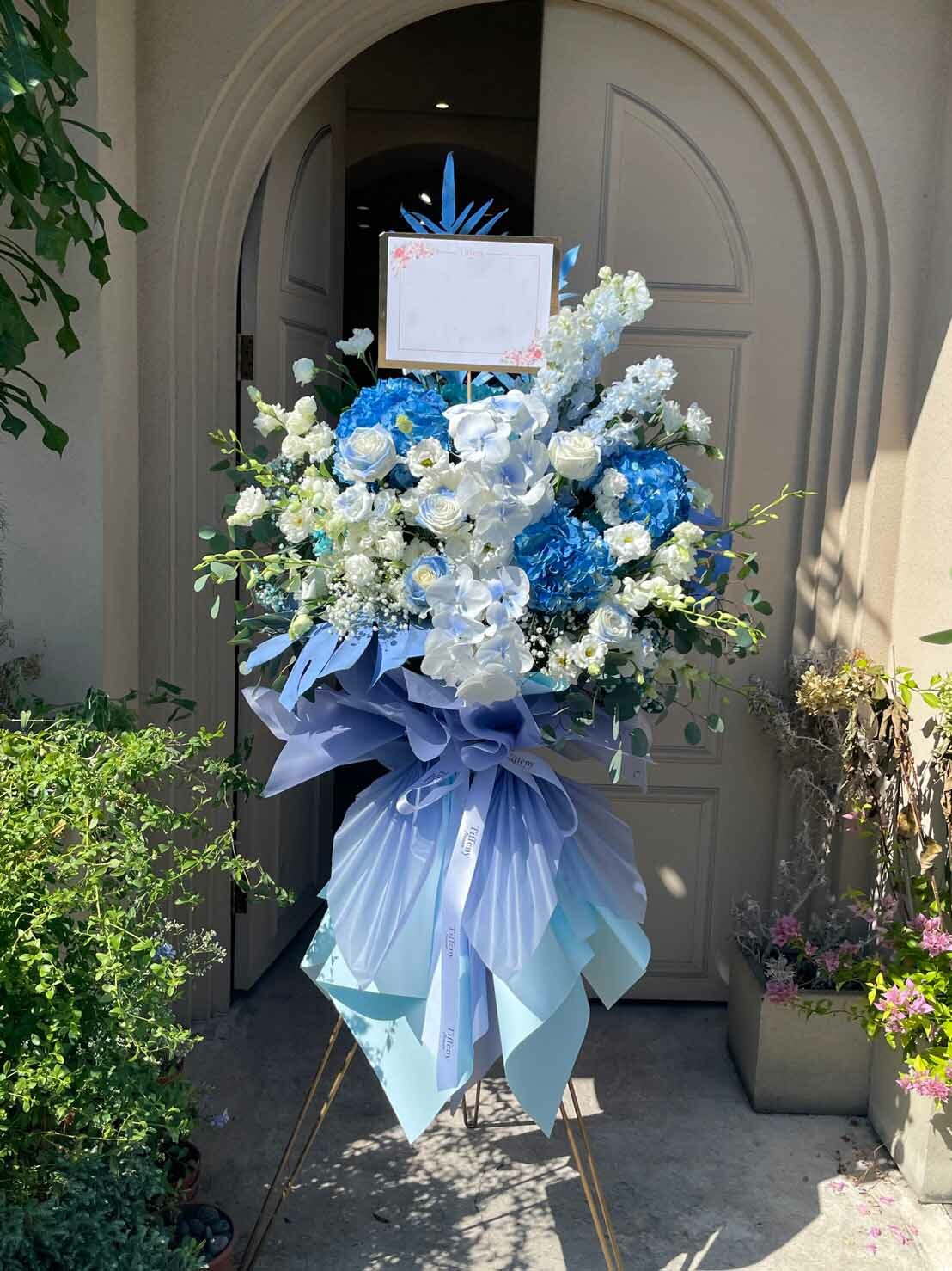 波光粼粼・藝術裝裙鮮花高架花籃 開幕花籃