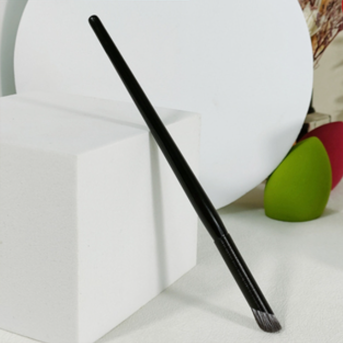 Popular model [1 piece] 105 fingertip concealer brush (color: black)