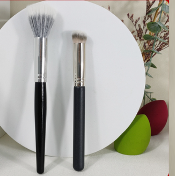 Popular item [2 pieces] Large Stipple Blush Brush 270 Concealer Brush (Color: Black Wool)