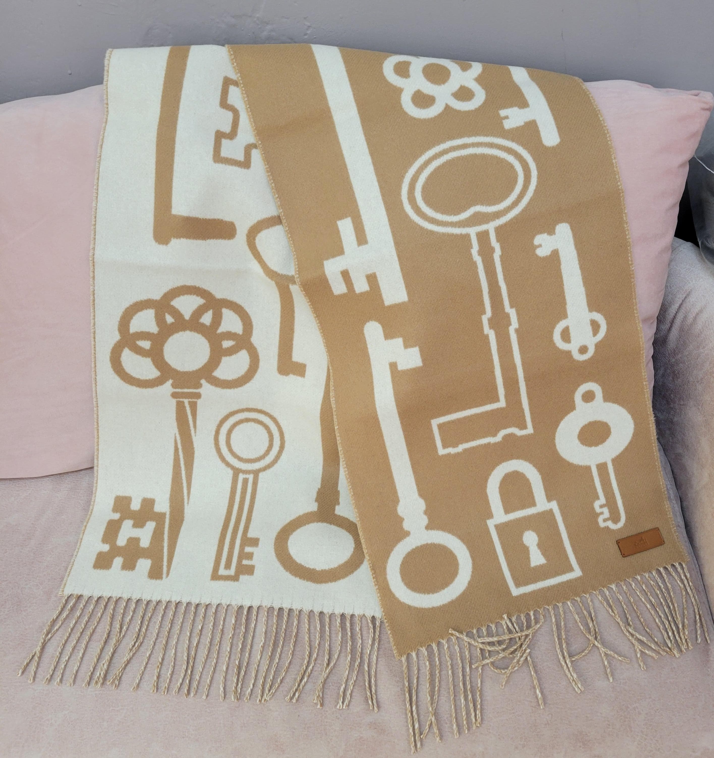 HERMES Casaque Porte-Clefs muffler camel / blanc 頸巾 圍巾