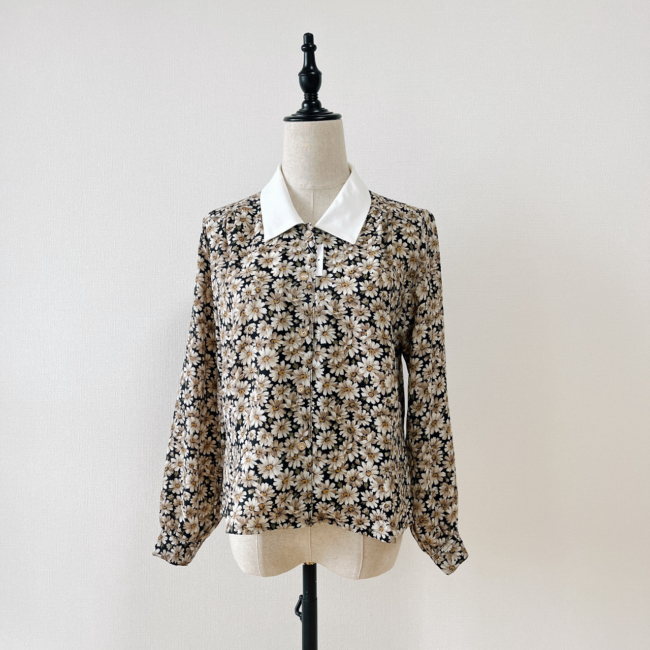 日本製可愛白領子雛菊圖案上衣