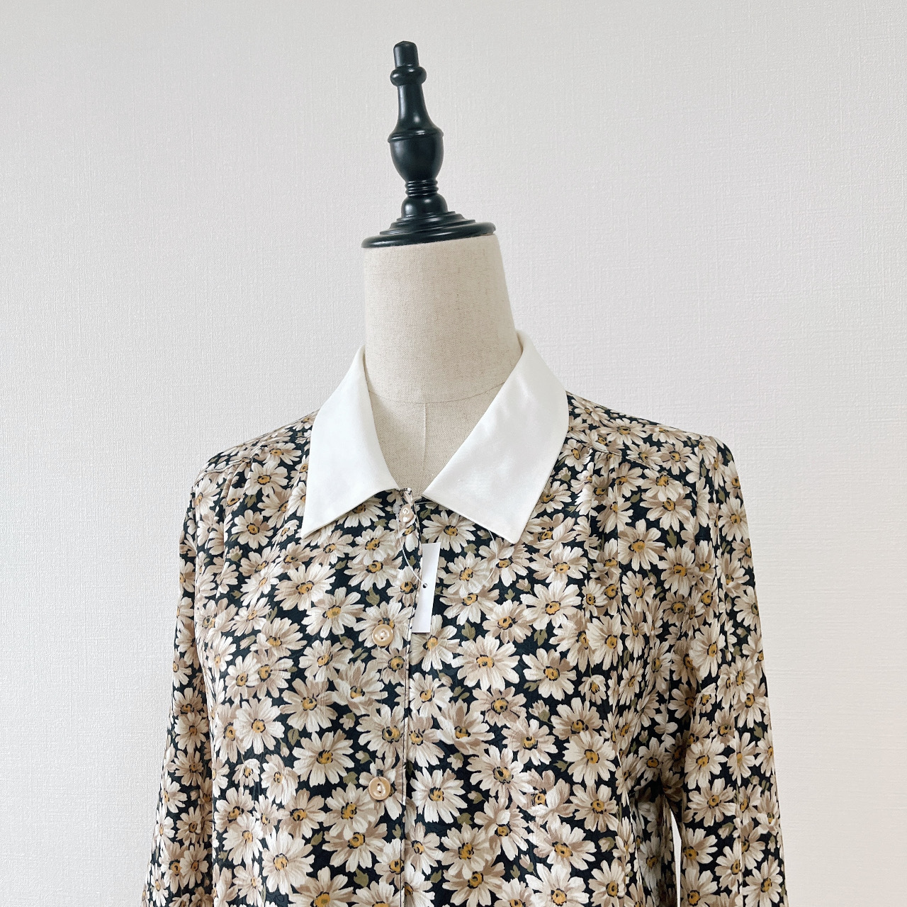 日本製可愛白領子雛菊圖案上衣