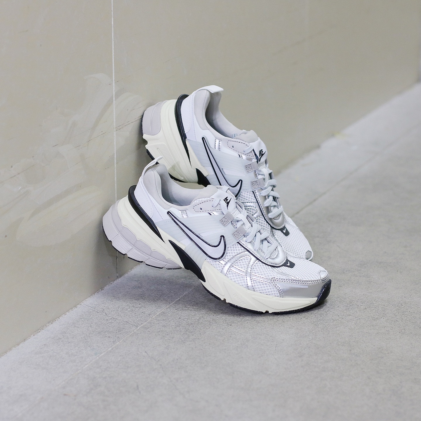 Nike V2K Run Runtekk White Metallic Silver 白銀 FD0736-100  HJ4497-100
