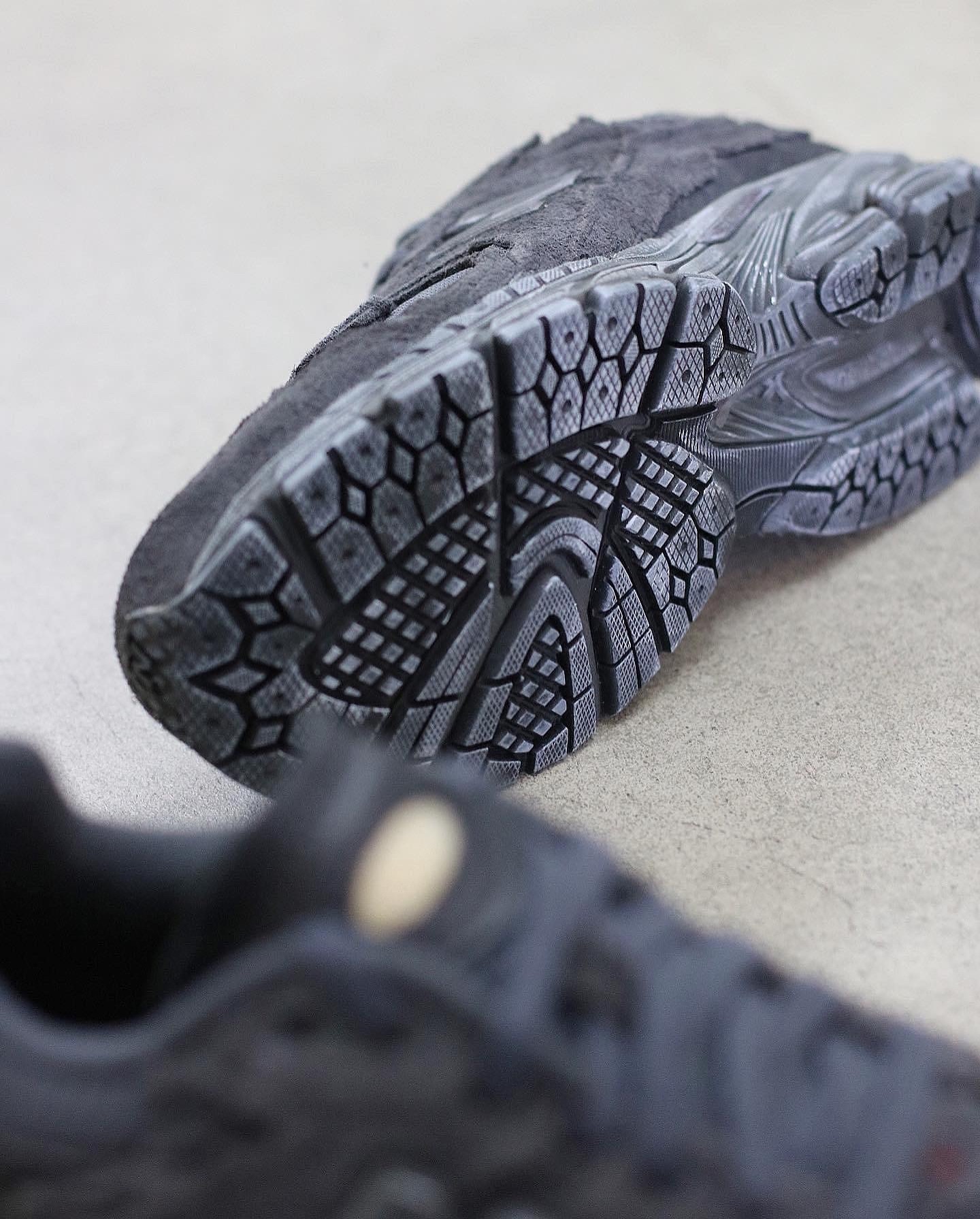 New Balance M2002RDB 黑炭色