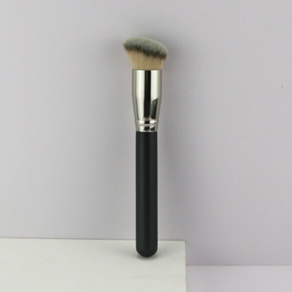 Popular soft-bristled makeup brush (foundation brush 170)