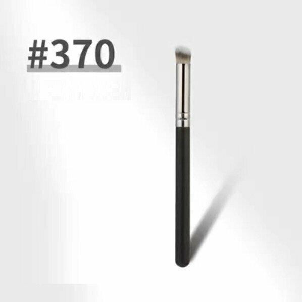 Popular soft-bristled makeup brush (Q version 370 concealer brush)