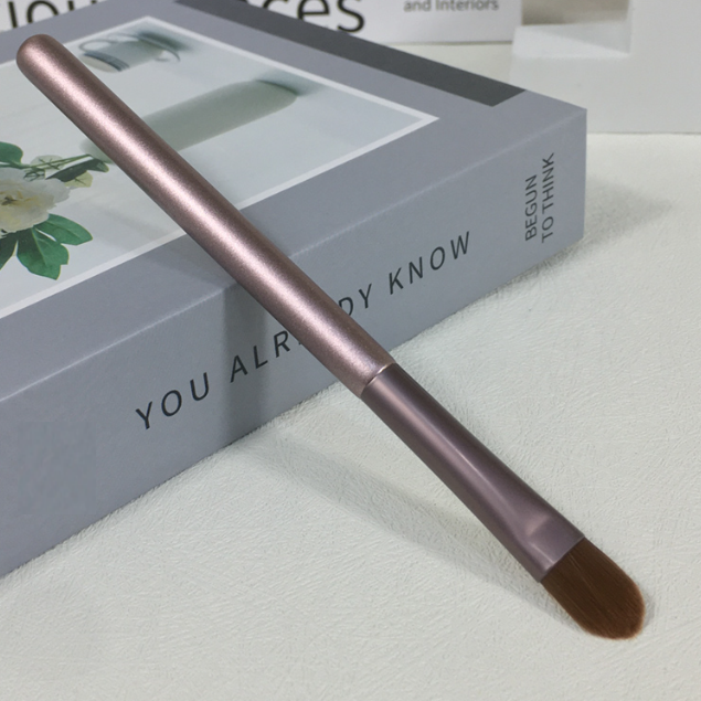 Hot style [1 piece] makeup brush, concealer brush, artificial fiber bristles (color: grape color, wooden handle, hard bristles)