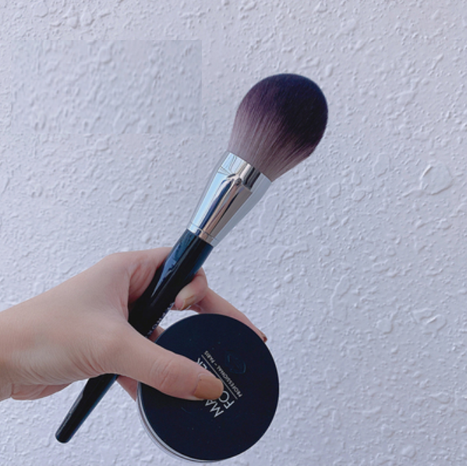 Popular model [1 piece] super soft makeup brush (color: black) [please contact customer service to confirm the delivery color after placing the order]