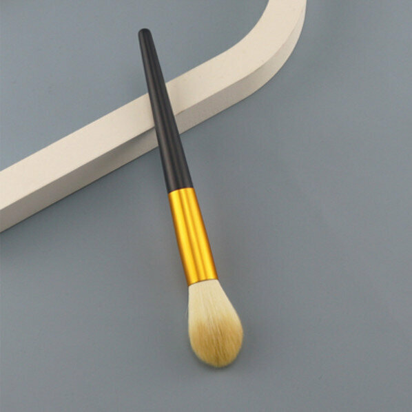 The popular green grape makeup brush (navy blue blush brush)