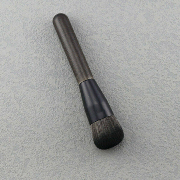 Popular makeup brush (black foundation brush)