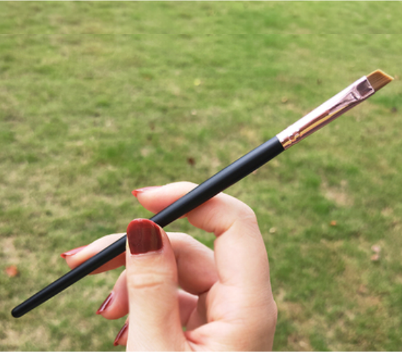 Popular model [1 piece] thin eyebrow brush with artificial fiber hair (color: black, hard bristles) [please contact customer service to confirm the delivery color after placing the order]