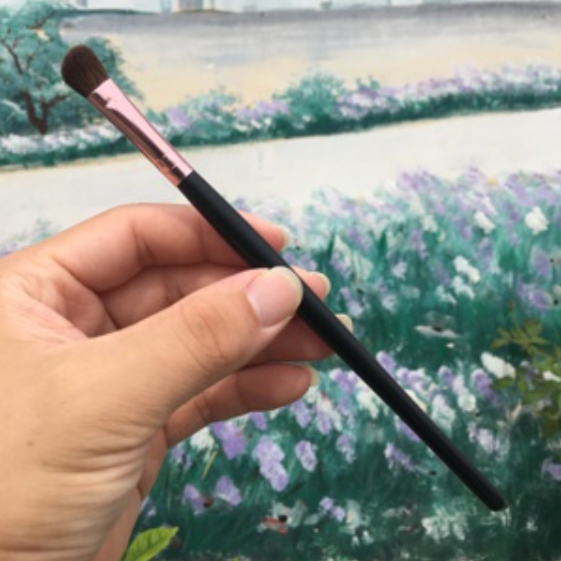 Popular style [1 piece] Angled Eyeshadow Brush Pony Hair (Color: Black) [Please contact customer service to confirm the delivery color after placing the order]