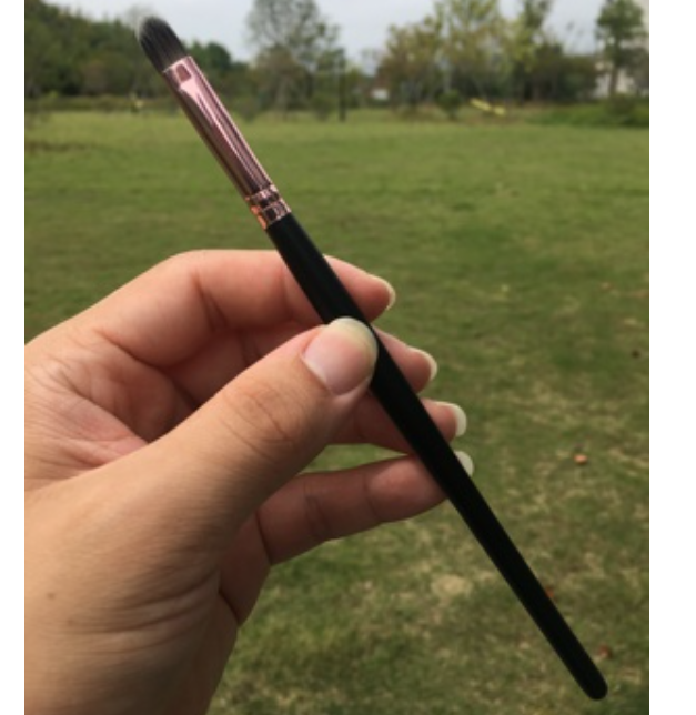 Popular style [1 piece] Angled Eyeshadow Brush Pony Hair (Color: Black) [Please contact customer service to confirm the delivery color after placing the order]