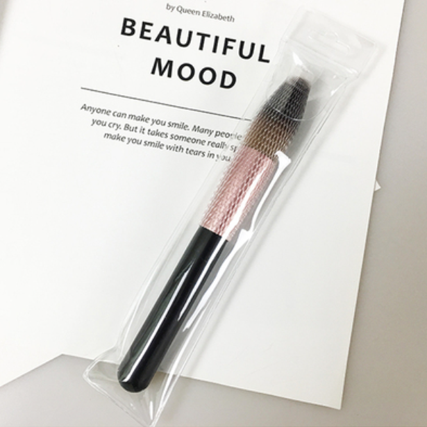 Popular item [1 piece] Blush Brush Artificial Fiber (Color: Black) [Please contact customer service to confirm the delivery color after placing the order]