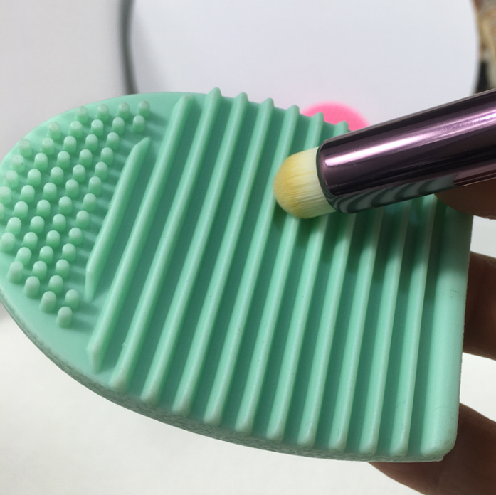 New [1 piece] Makeup Brush Silicone Washboard Scrubber (Color: Random Color)