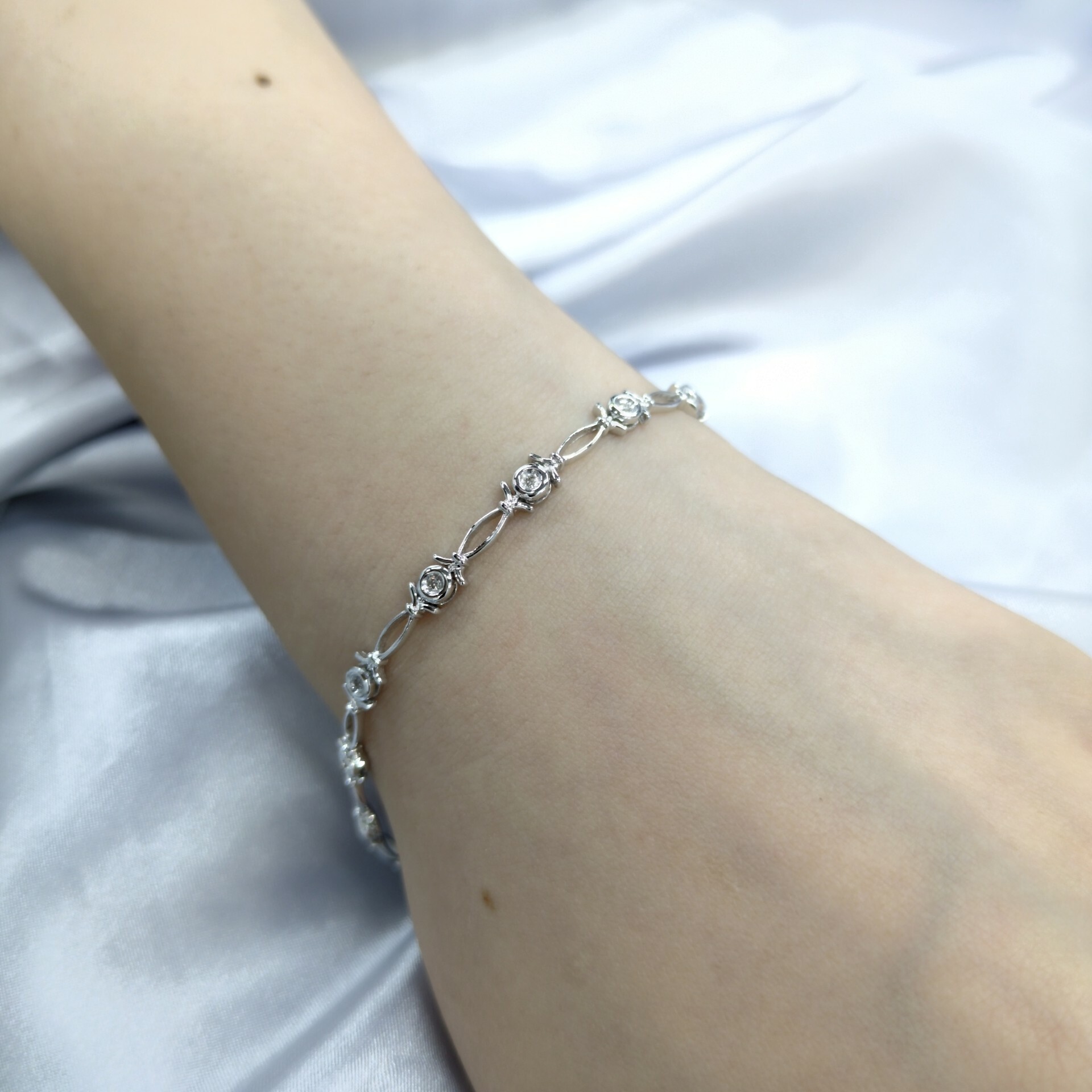 全新18K白金12份鑽石手鍊