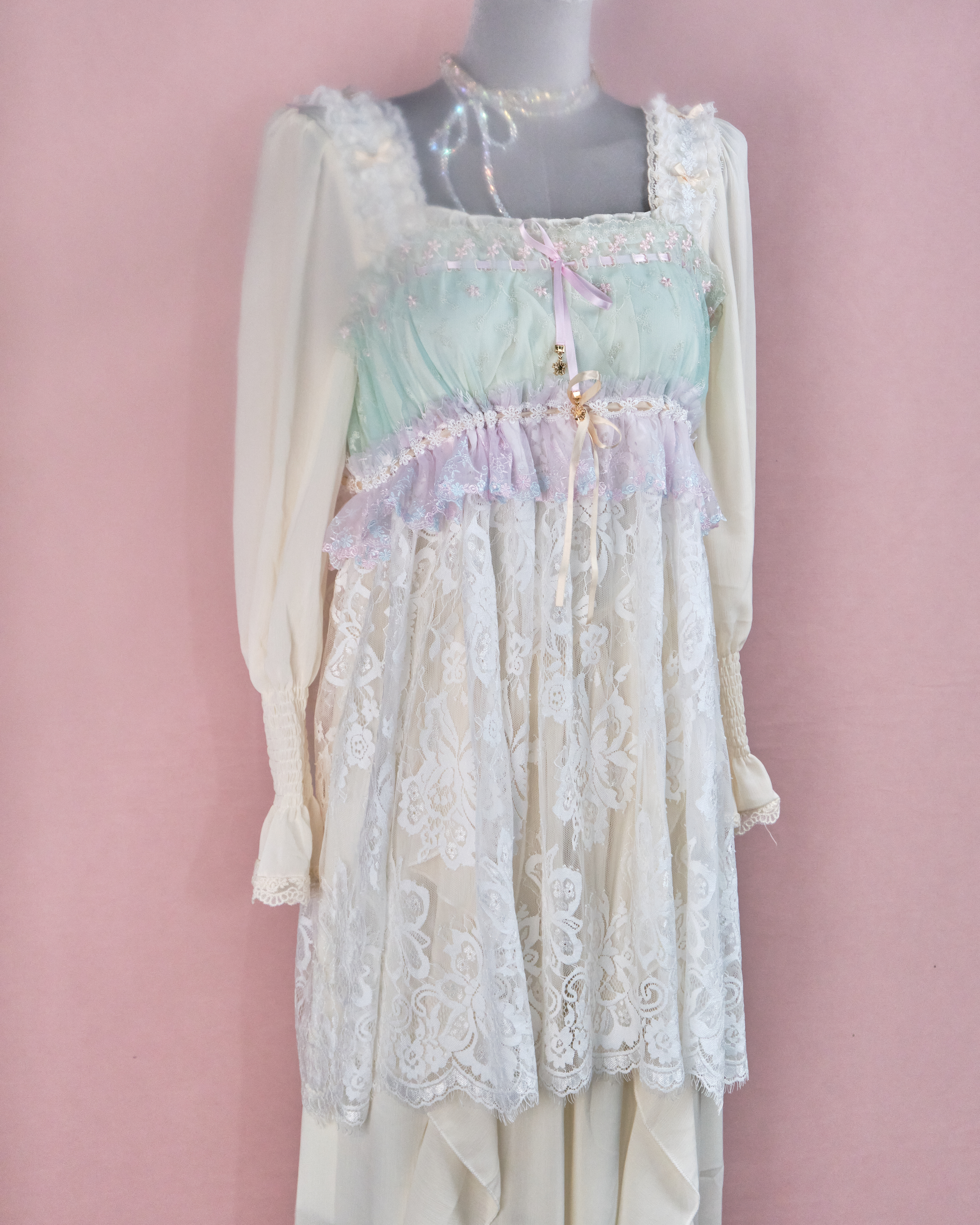 11222 The Tale About Vintage Girl~Vintage Empire Waistline Laced Middle Long Dress
