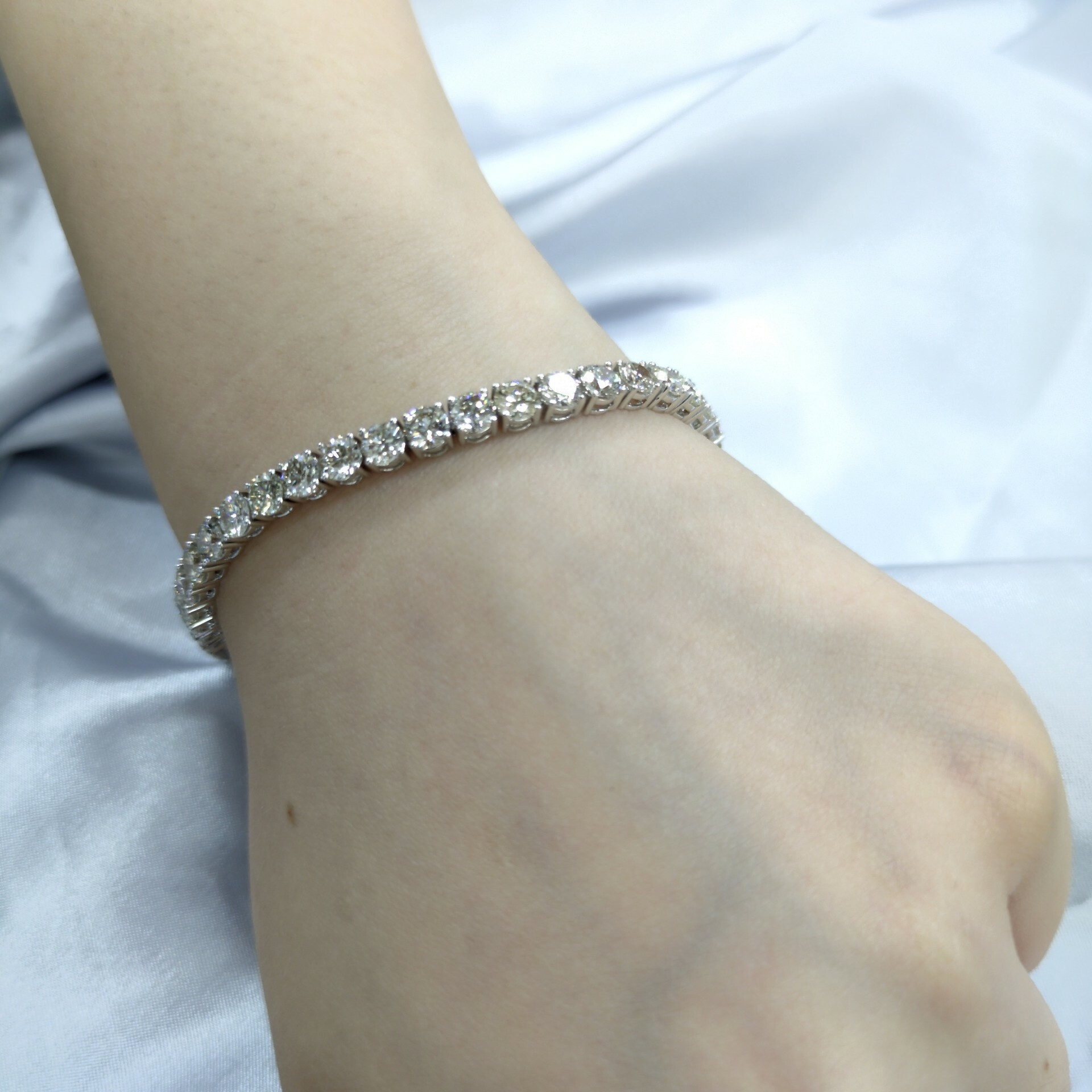 全新18K白金9卡31份鑽石手鍊