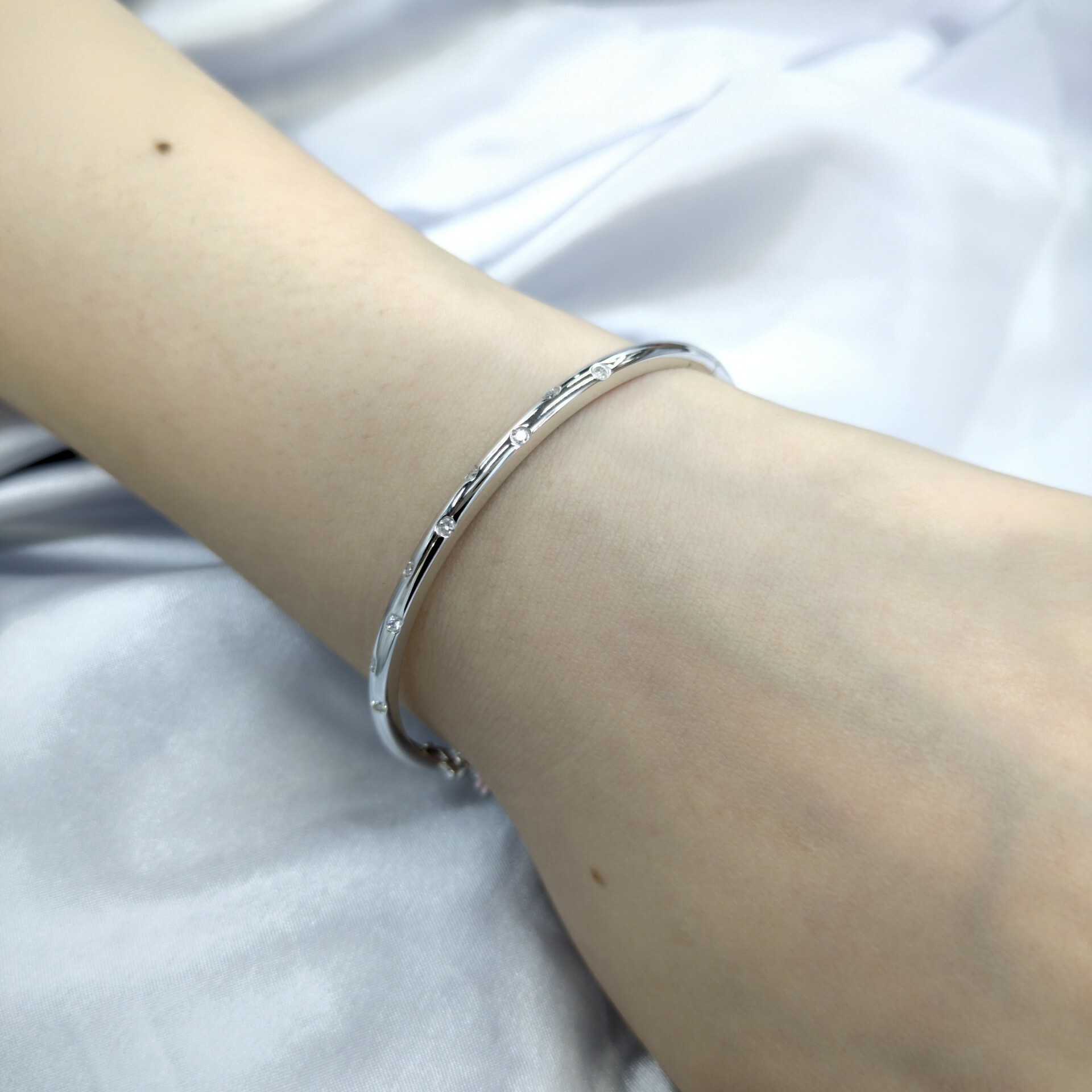 全新18K白金17份鑽石手鈪