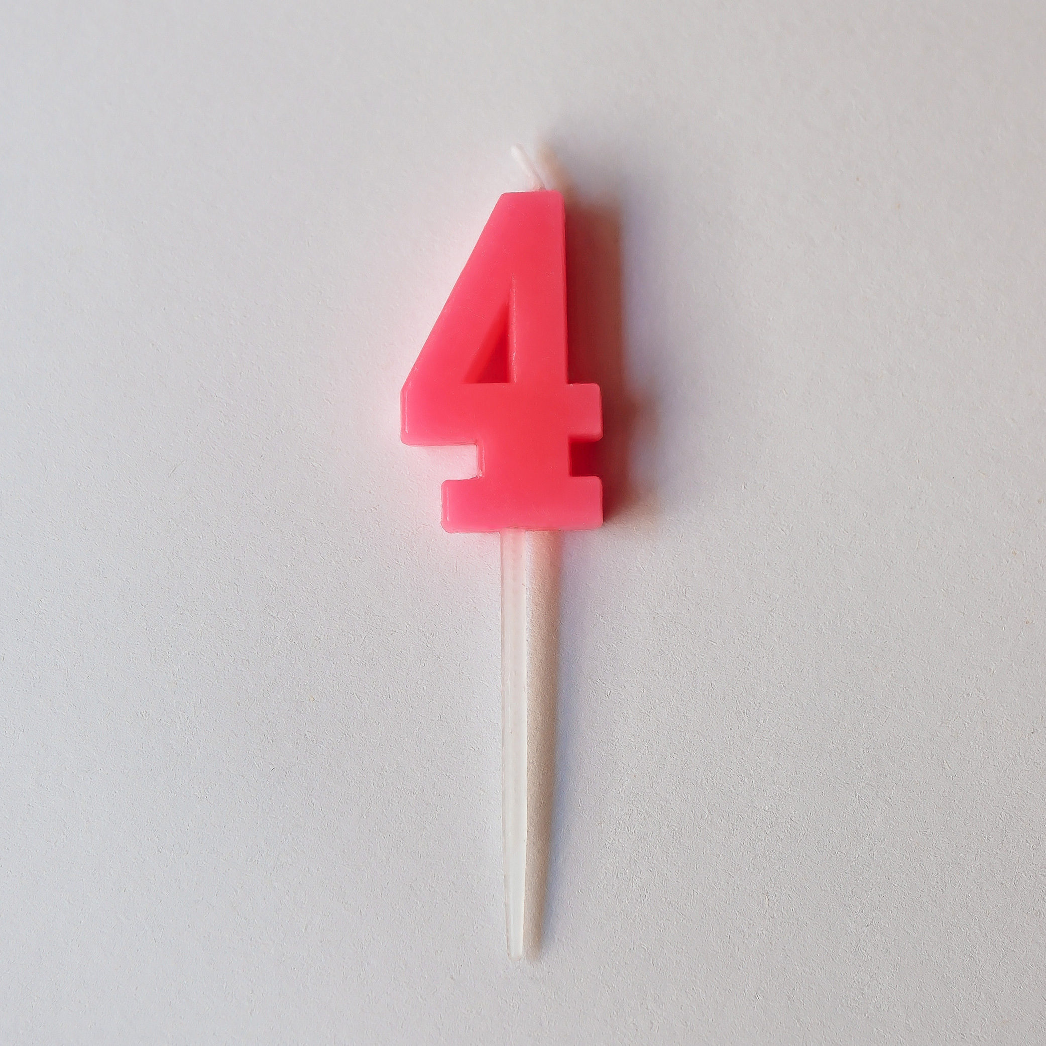 4號蠟燭(1入，顏色隨機出貨無法指定)