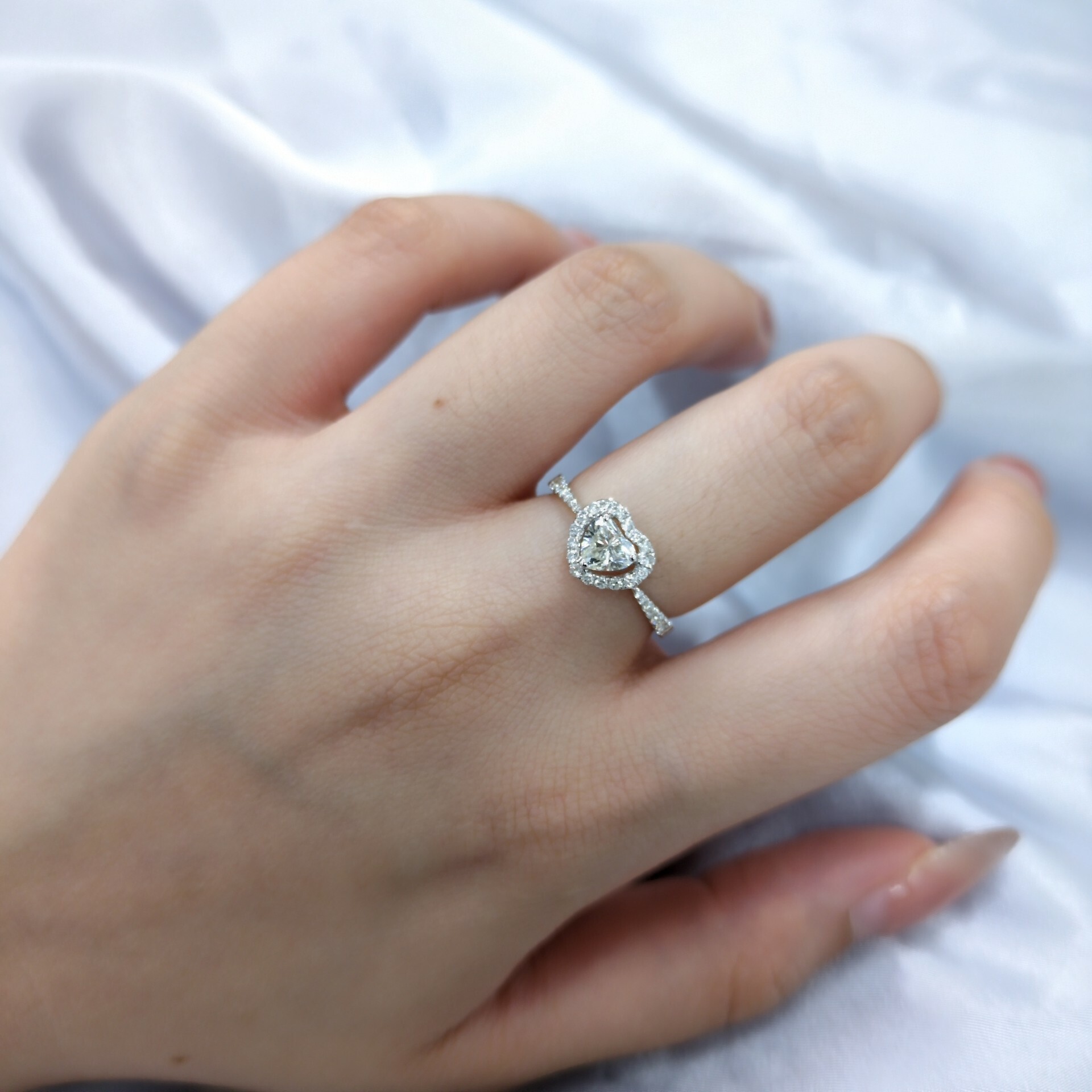 18K White Gold 0.62ct Heart Shaped Diamond Ring