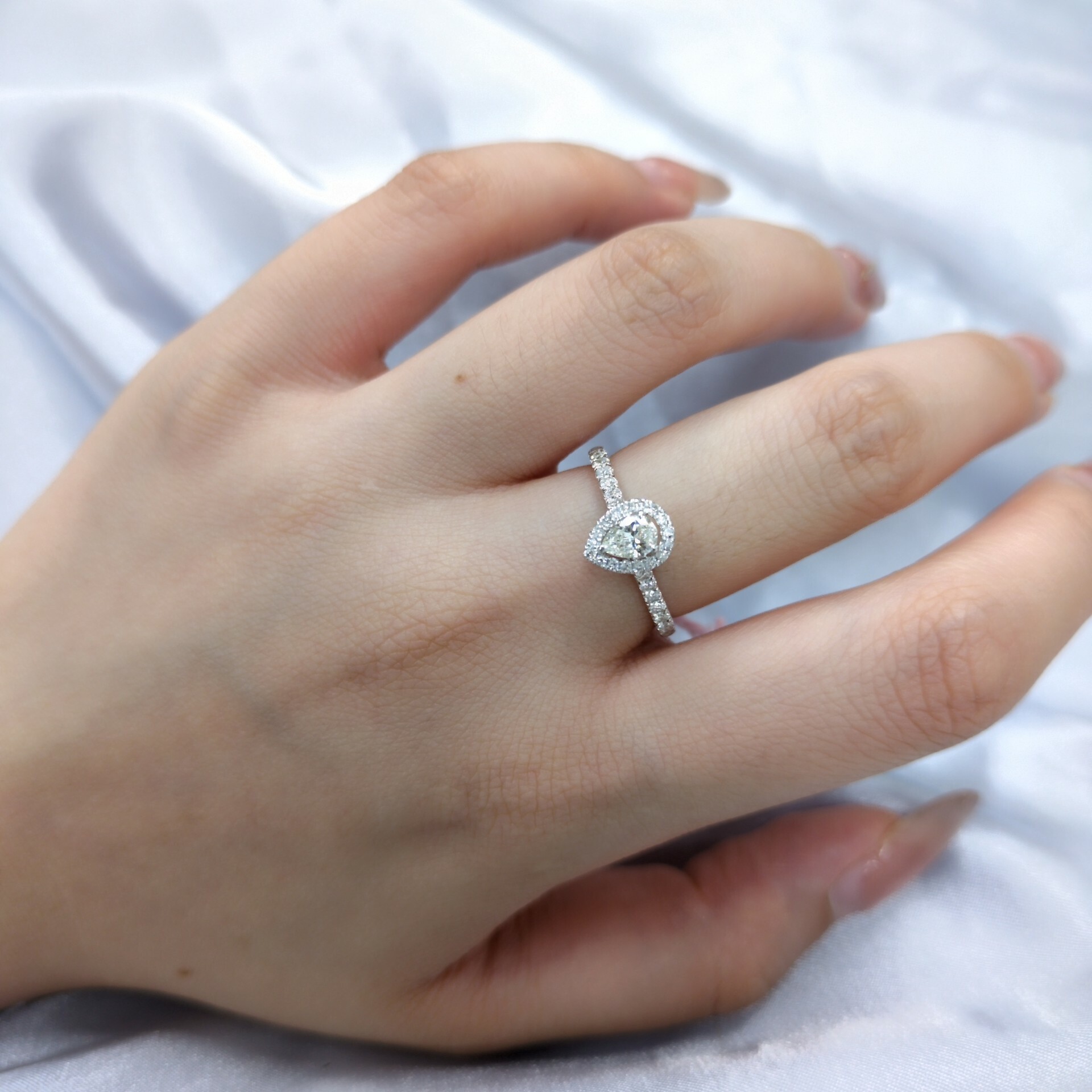 18K White Gold 0.49ct Pear Shaped Diamond Ring