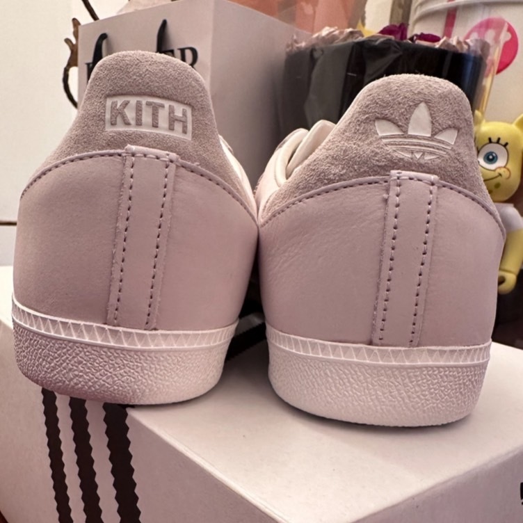<連線代購商品> adidas Kith x Samba OG Classics Cloud White 雲白 淺灰 低筒休閒鞋【IH0090】