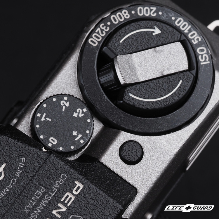 LIFE+GUARD相機貼膜安裝示意，適用 PENTAX 17