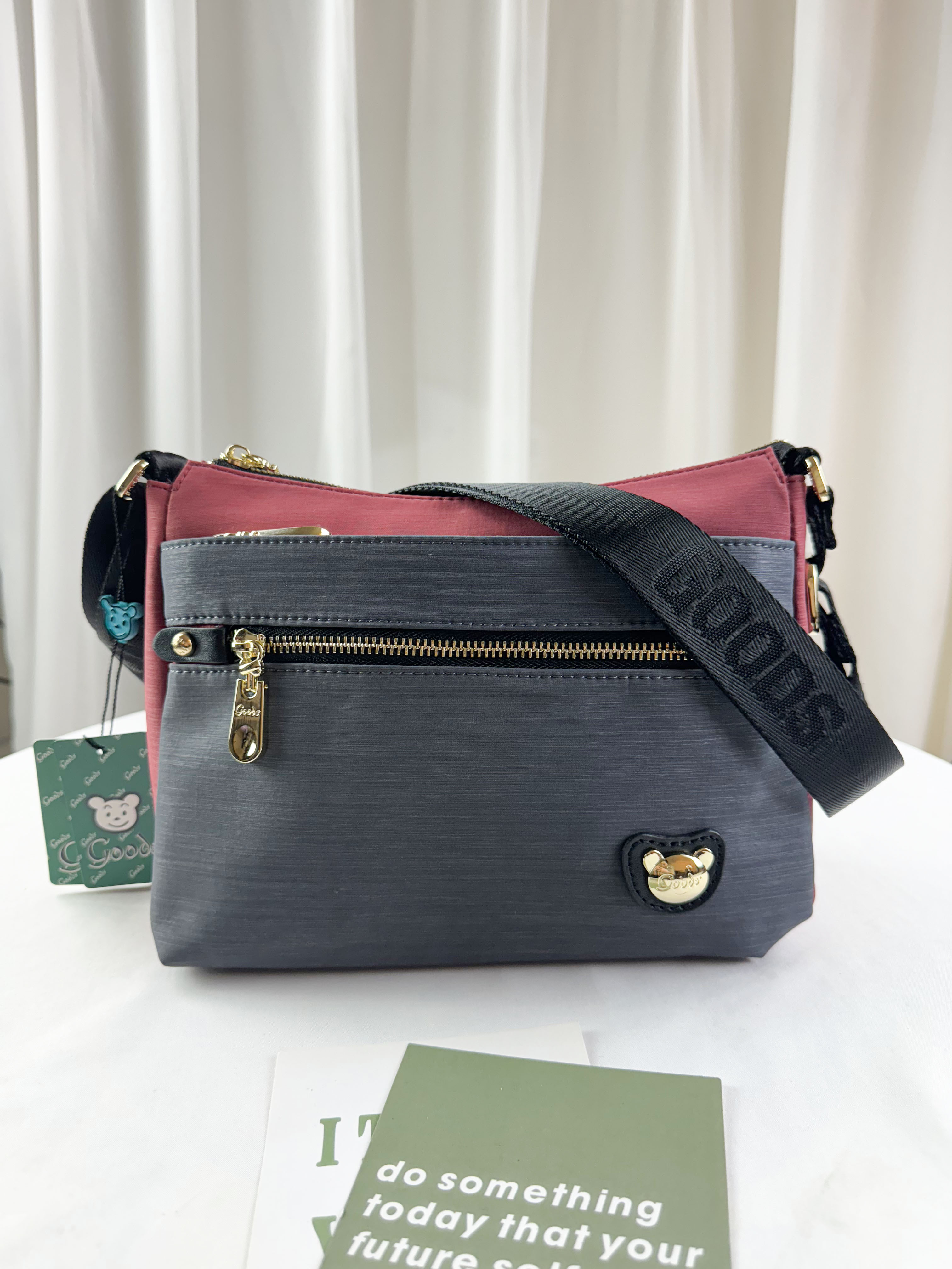 GOODS 紅灰拼色防潑水側背包  #2672