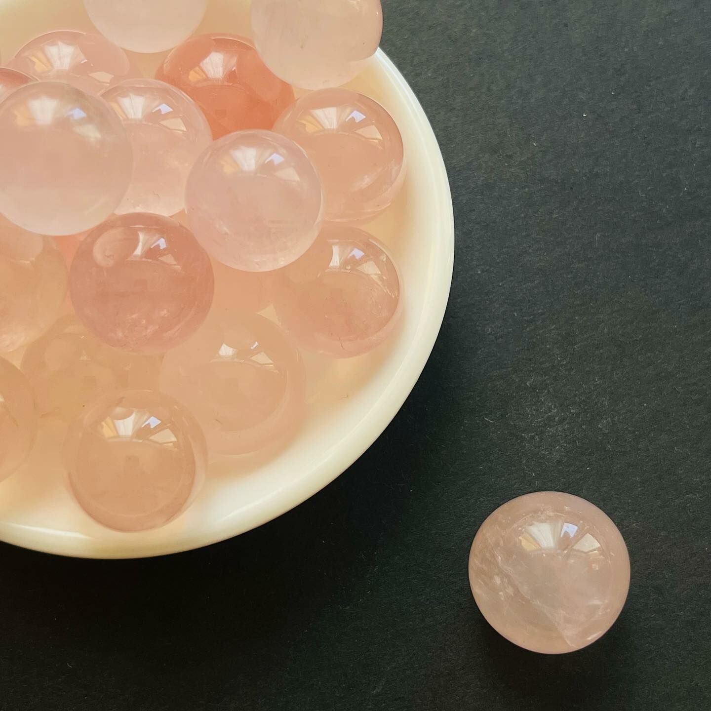 [原石] 馬達加斯加星光粉晶球 水晶小球