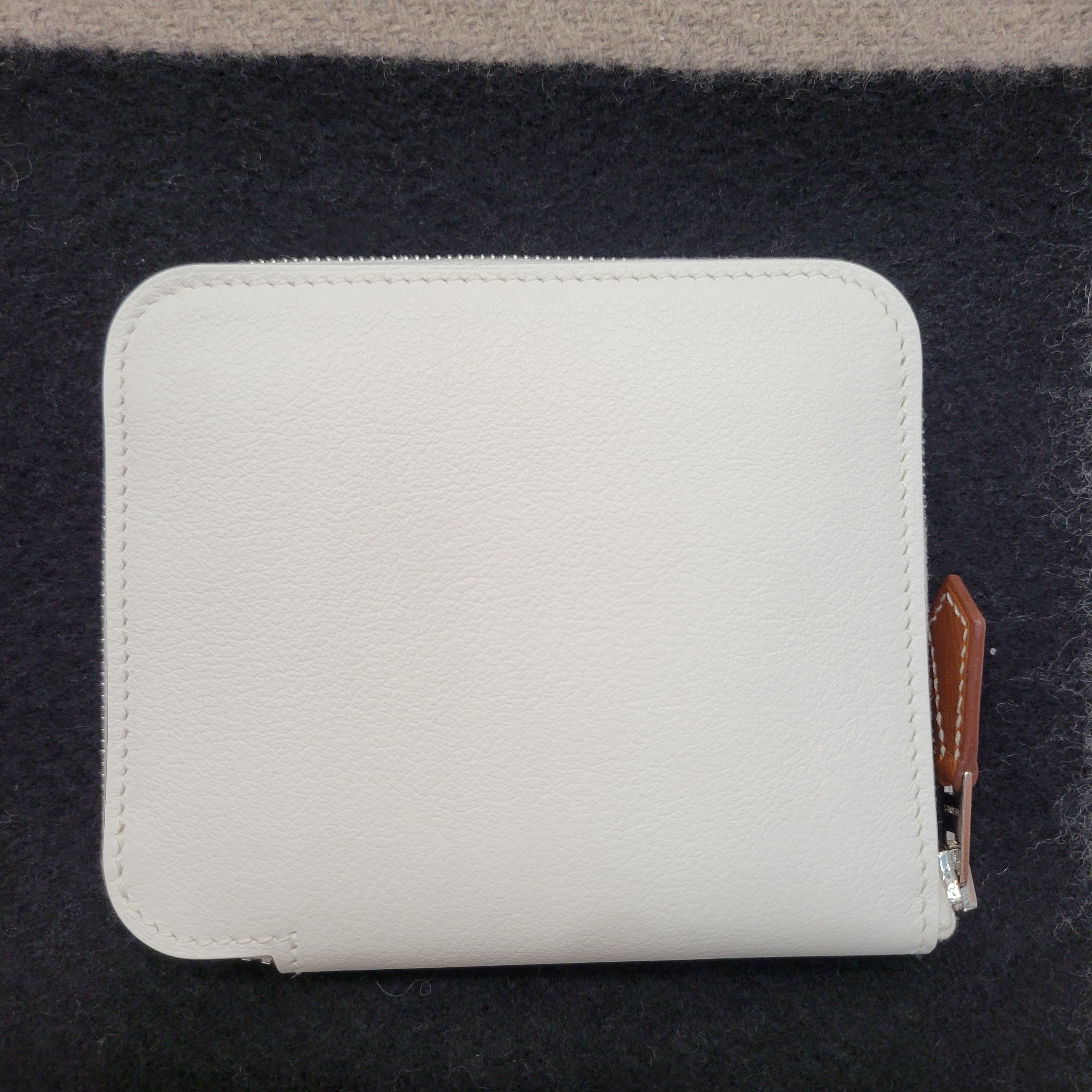 Hermes silk in compact  WALLET New white /orange/dog print 銀包 新白色內拼絲