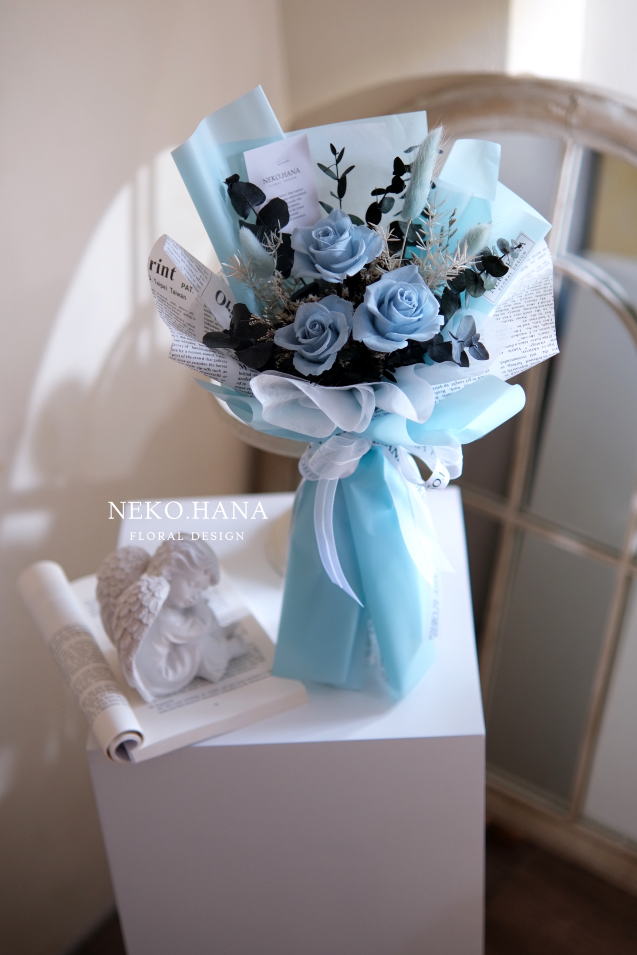 水藍色永生花束