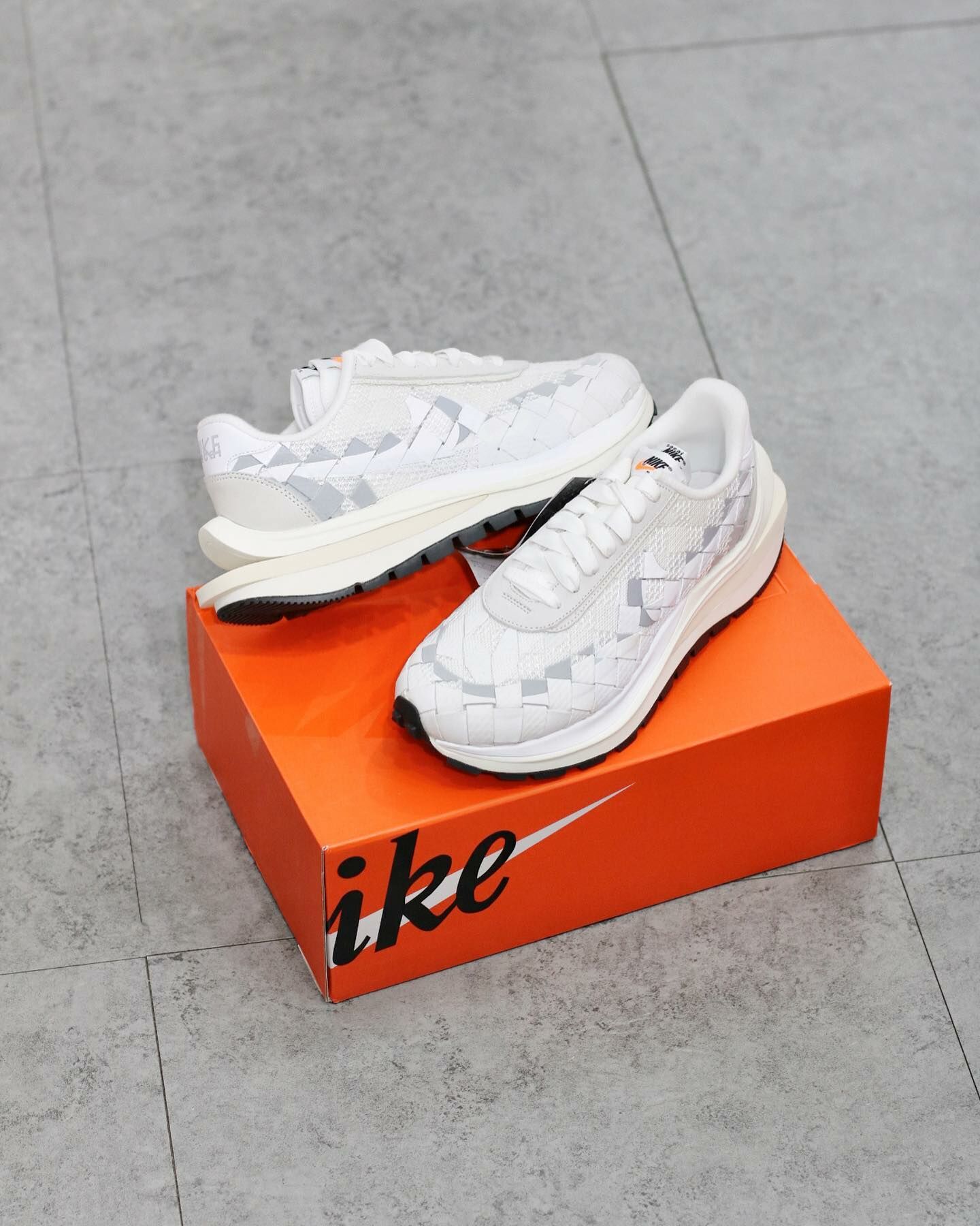Nike VaporWaffle Woven sacai Jean Paul Gaultier White  DR5209-100