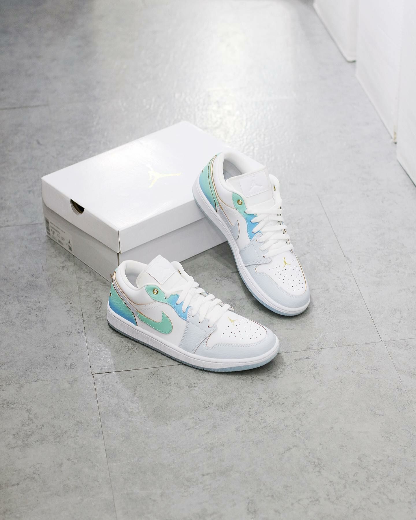 Nike Air Jordan 1 Low SE ”Emerald Rise“白彩色 FN8899-131