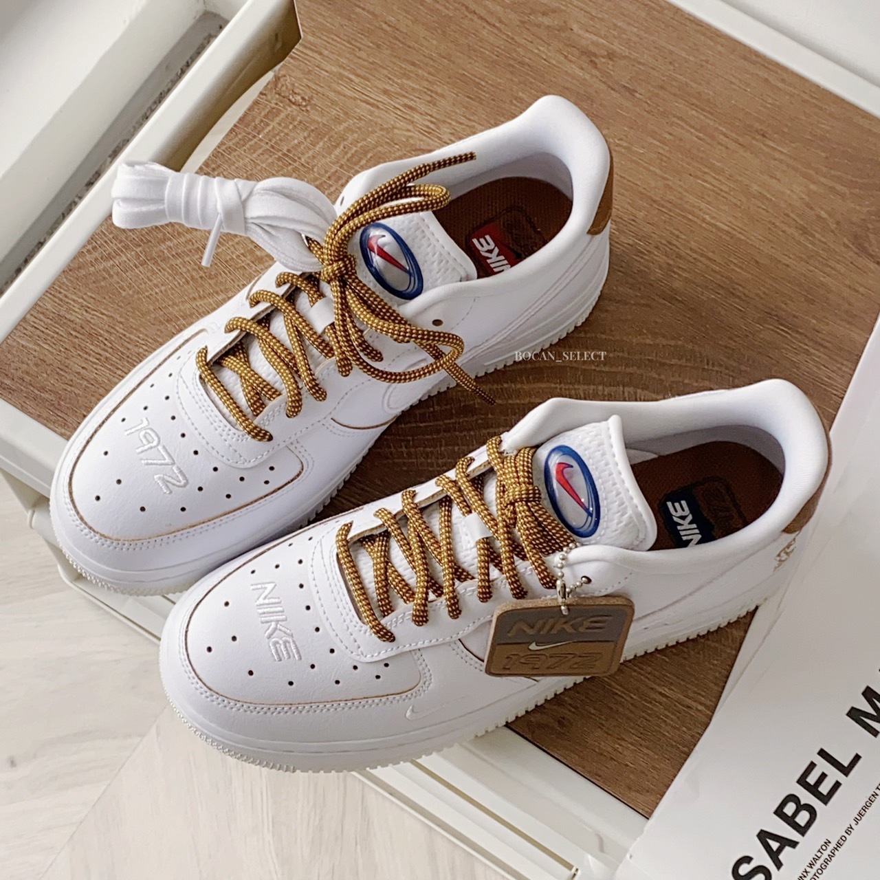 NIKE AIR FORCE 楓葉棕 紀念女神版 HF5716-111