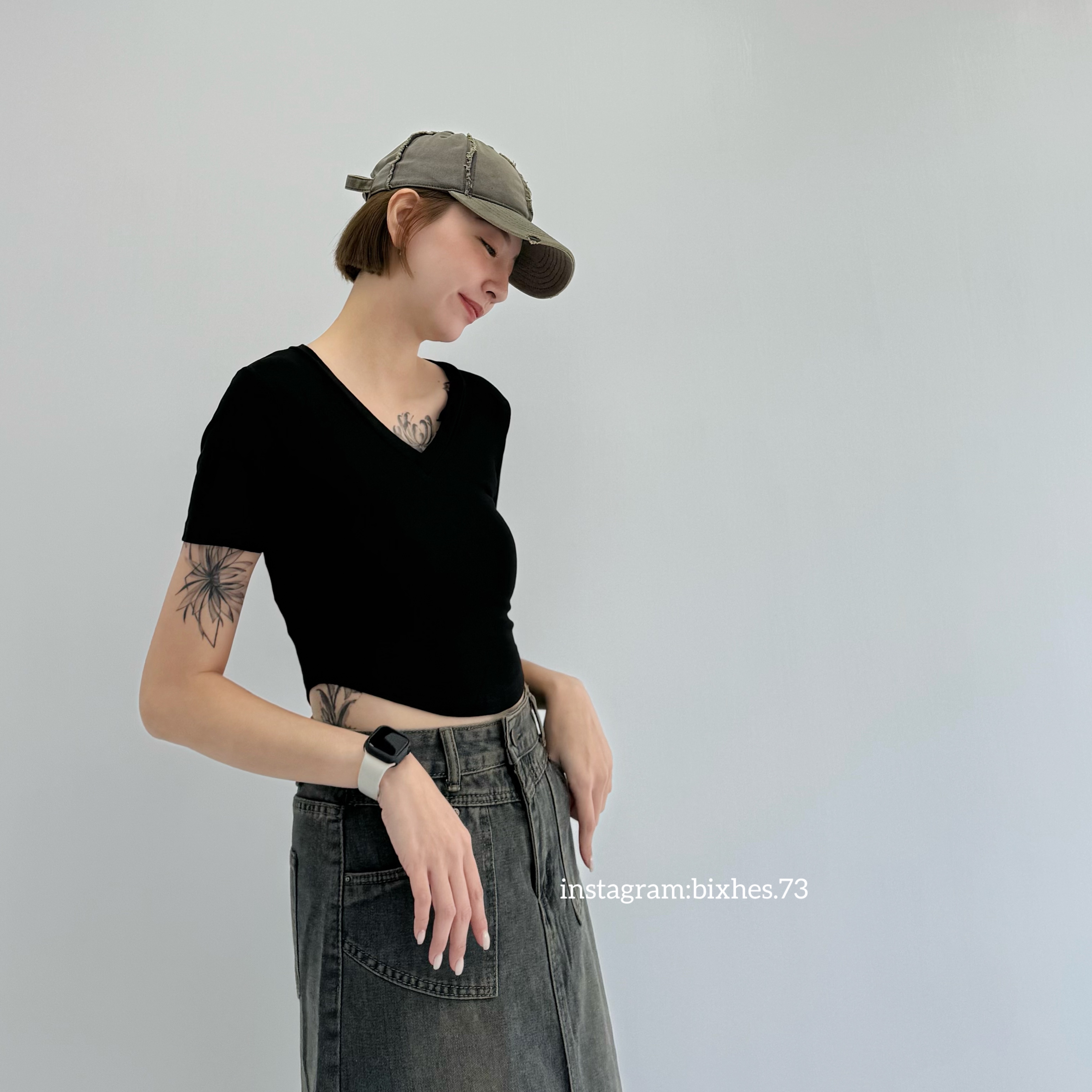 V領圓弧短袖短版T(A00085)