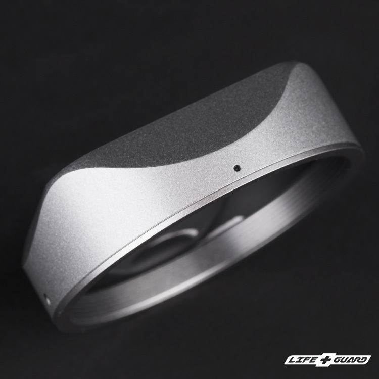 LIFE+GUARD 鏡頭蓋貼膜展示圖，LIFE+GUARD 緞面銀風格設計