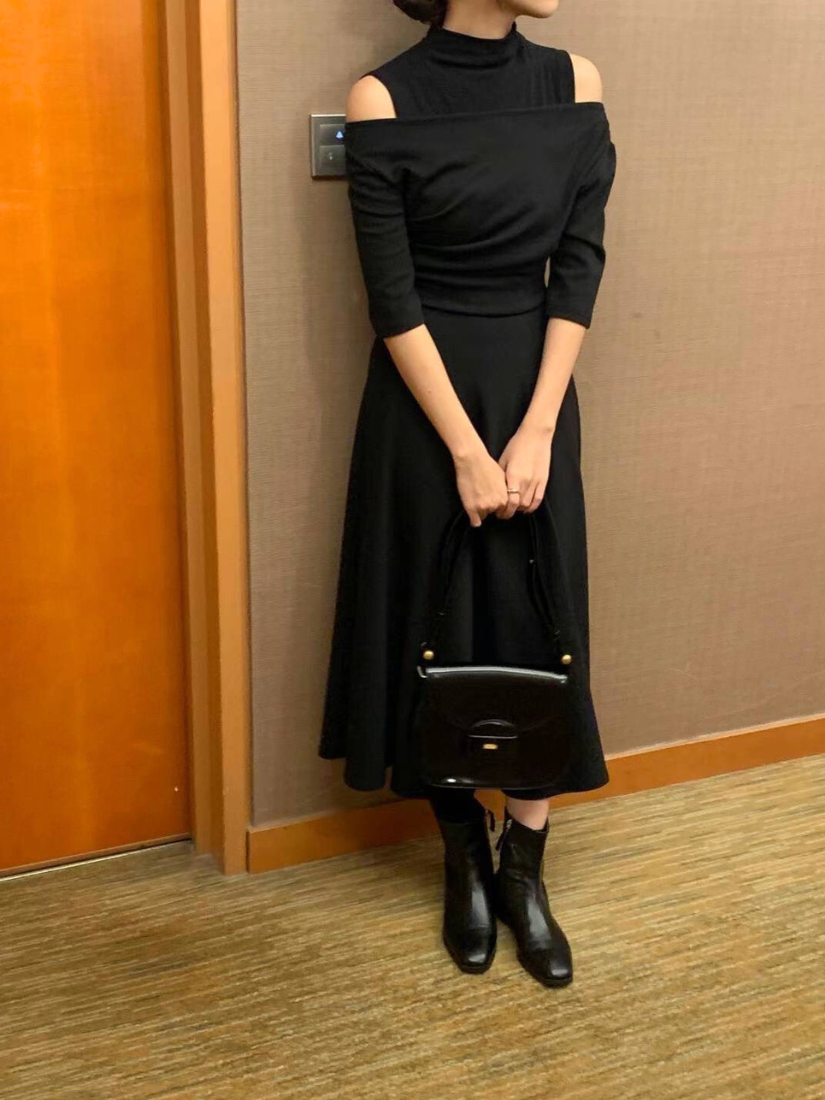 [現貨]  Grace俏麗假兩件式露肩連衣裙 [ 黑色 / S ]