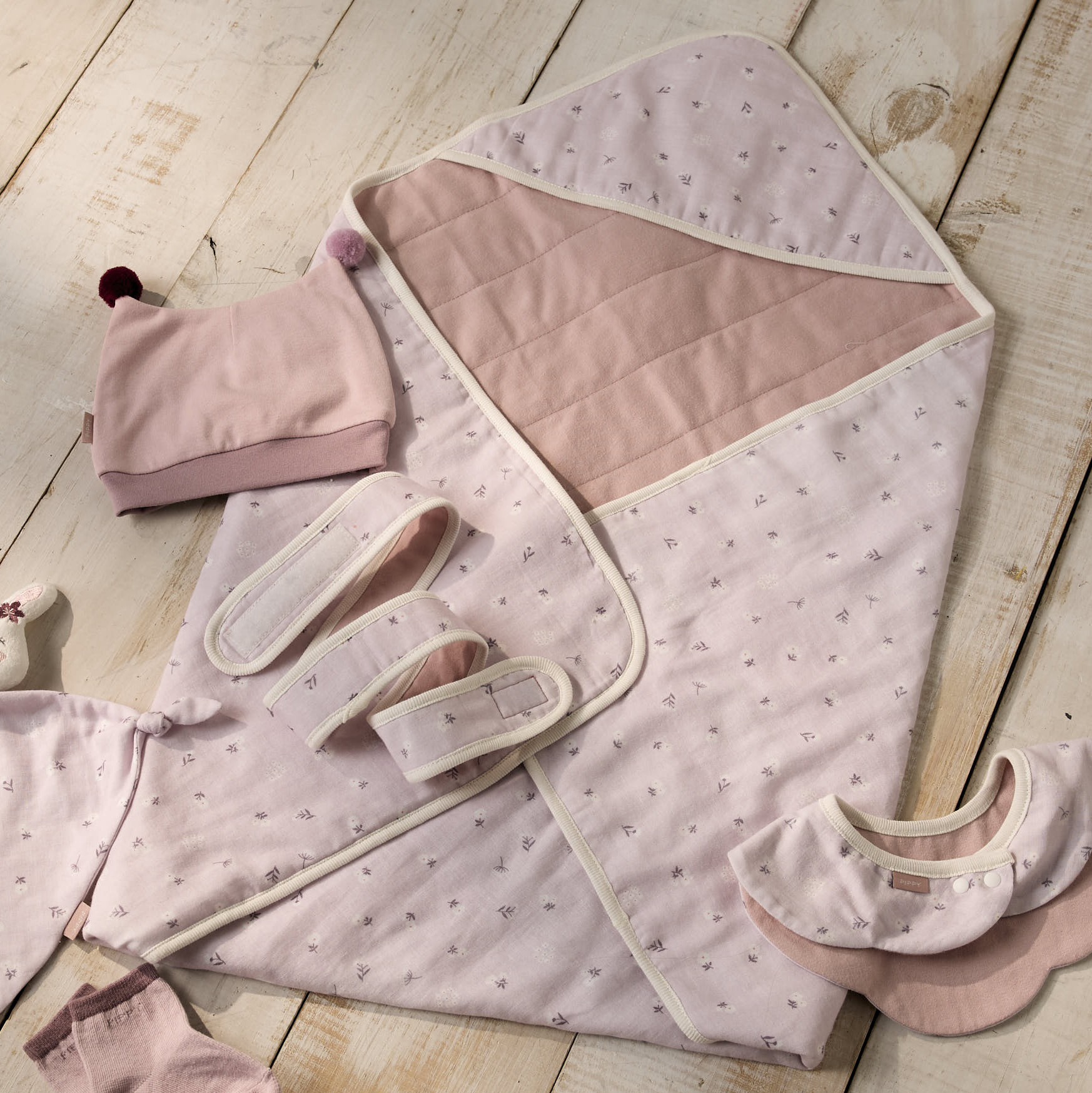 PIPPY 可愛朵朵小花印花棉質包巾3件組初生禮盒 粉