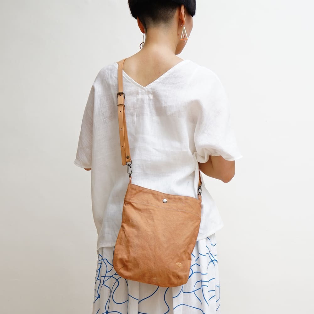 【少量製作】Faye  時尚小側背包  薯榔染