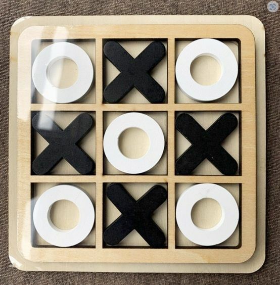 New Children's Wooden XO Three-Connect Tic-Tac-Toe Family Casual Battle Game (Black and White)
