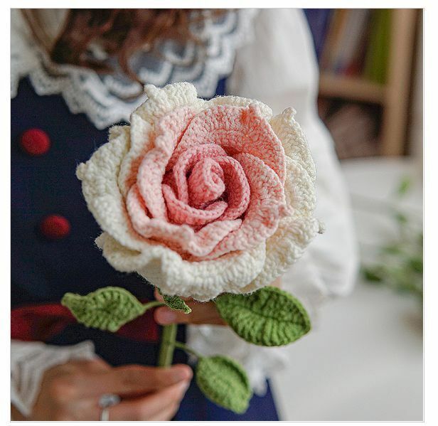 New giant wool hand-knitted crochet flower product (gradient pink Thai rose)