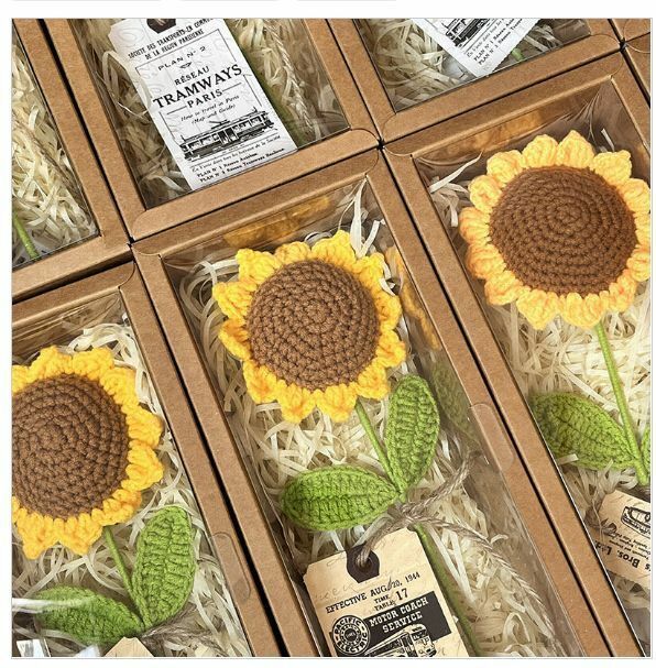 New wool hand-knitted crochet flower gift box (Sunflower comes with a box of light strings)