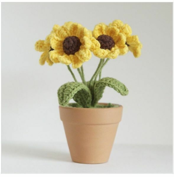 New wool hand-knitted crochet flower mini potted plant (yellow, about 12.5cm high)