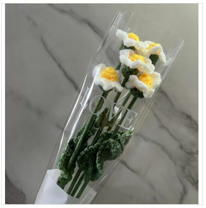 New wool hand-knitted crochet flower product (five white daisies)