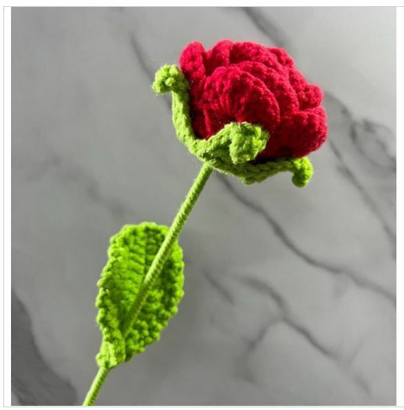 New wool hand-knitted crochet flower product (one red rose)