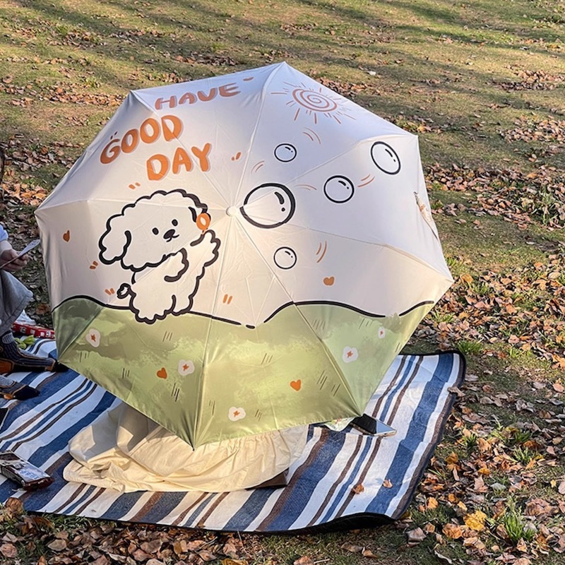 《91320》狗狗草地玩泡泡雨傘