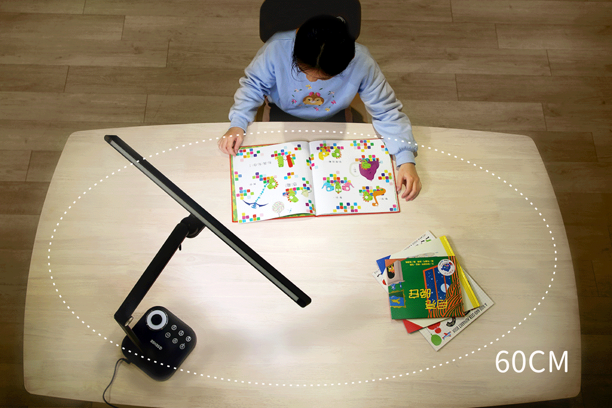 60 cm 超長燈管 ‧ 整個書桌都是你的光罩範圍💡