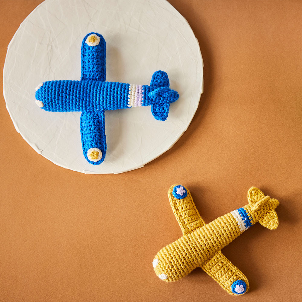 global affairs 童話手工編織安撫搖鈴｜飛機系列(草地綠)